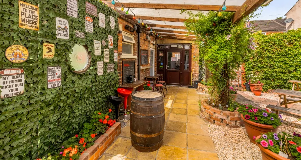 Batemans Pub - Dog and Bone Lincoln - Beer Garden