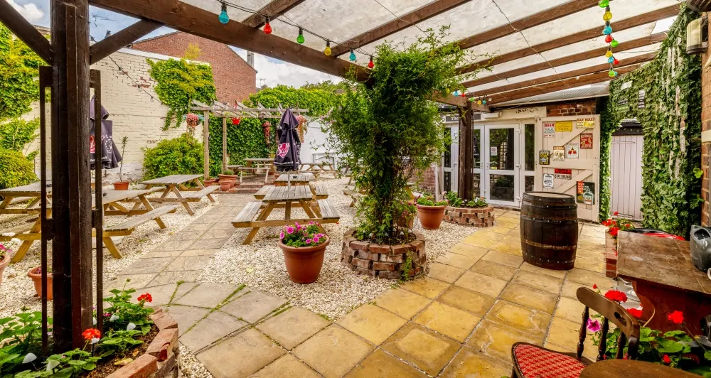 Batemans Pub - Dog and Bone Lincoln - Beer Garden