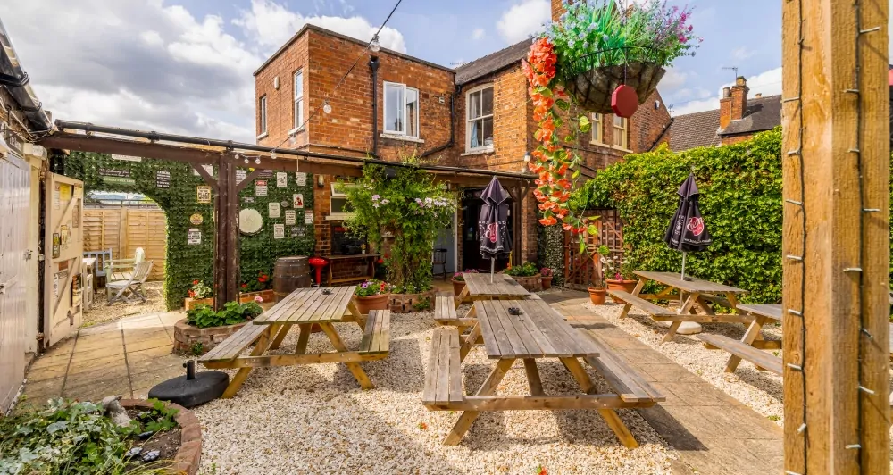 Batemans Pub - Dog and Bone Lincoln - Beer Garden
