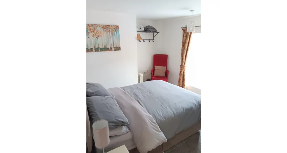Batemans Pub - Queen in the West Photos - Bedroom