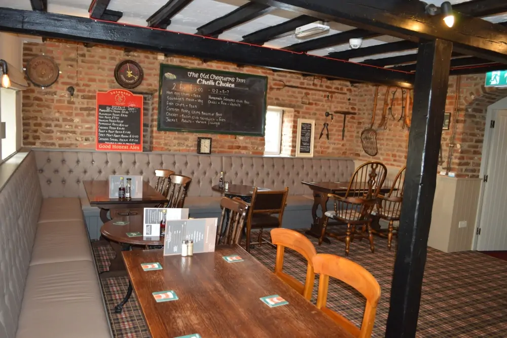Old Chequers - Bar