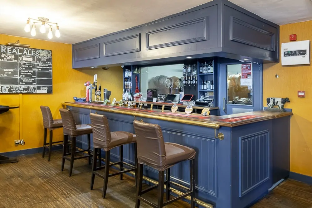 Batemans - Palmerston Arms Peterborough - Bar & View of Cellar