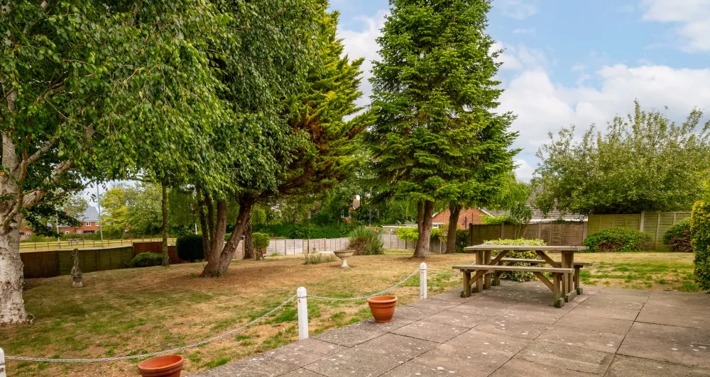 Batemans Pub - Bell Hotel, Burgh Le Marsh - Cottages Garden