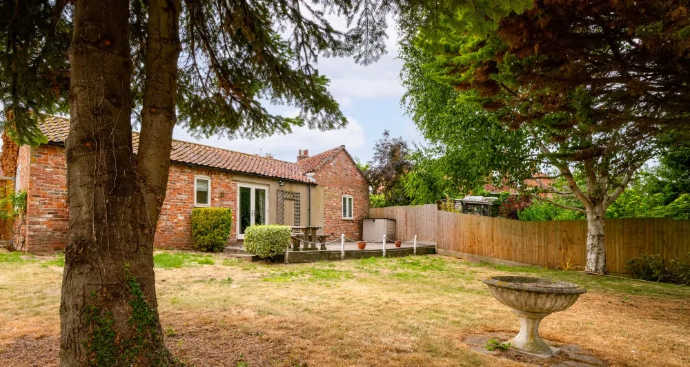 Batemans Pub - Bell Hotel, Burgh Le Marsh - Cottages Garden