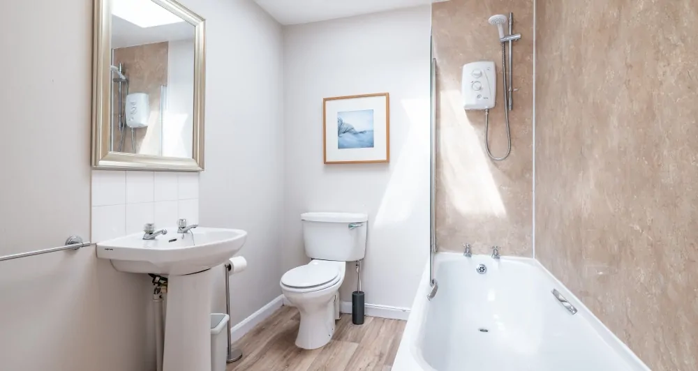 Batemans Pub - Bell Hotel, Burgh Le Marsh - Cottages - Ring of Bells - Bathroom