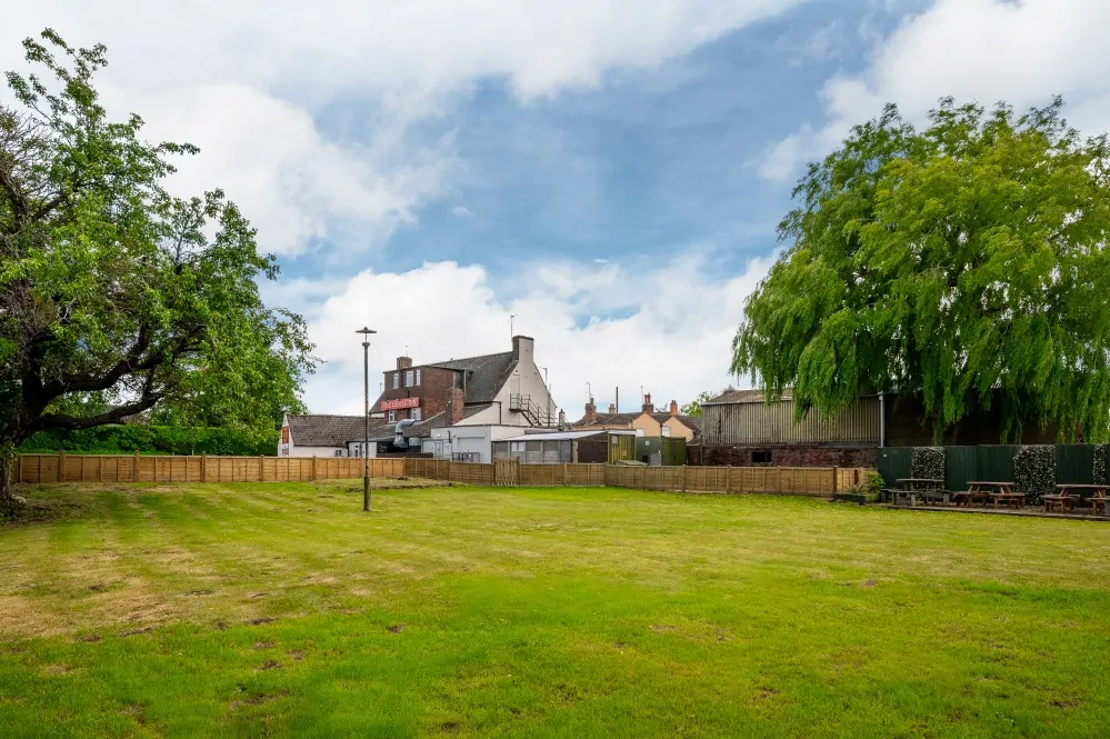 Batemans Pub - The Castle Inn, Freiston Garden