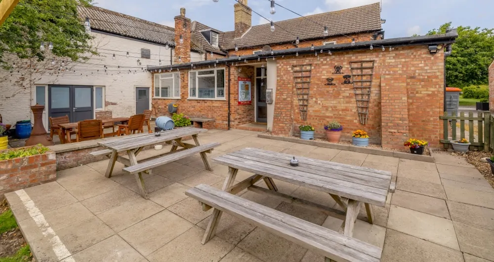 Batemans Pub Willoughby Arms Patio