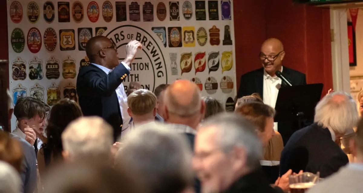 Batemans celebrate 150th anniversary with Brewers lunch - Kriss Akabusi, MBE enjoying a laugh with Stuart Bateman.