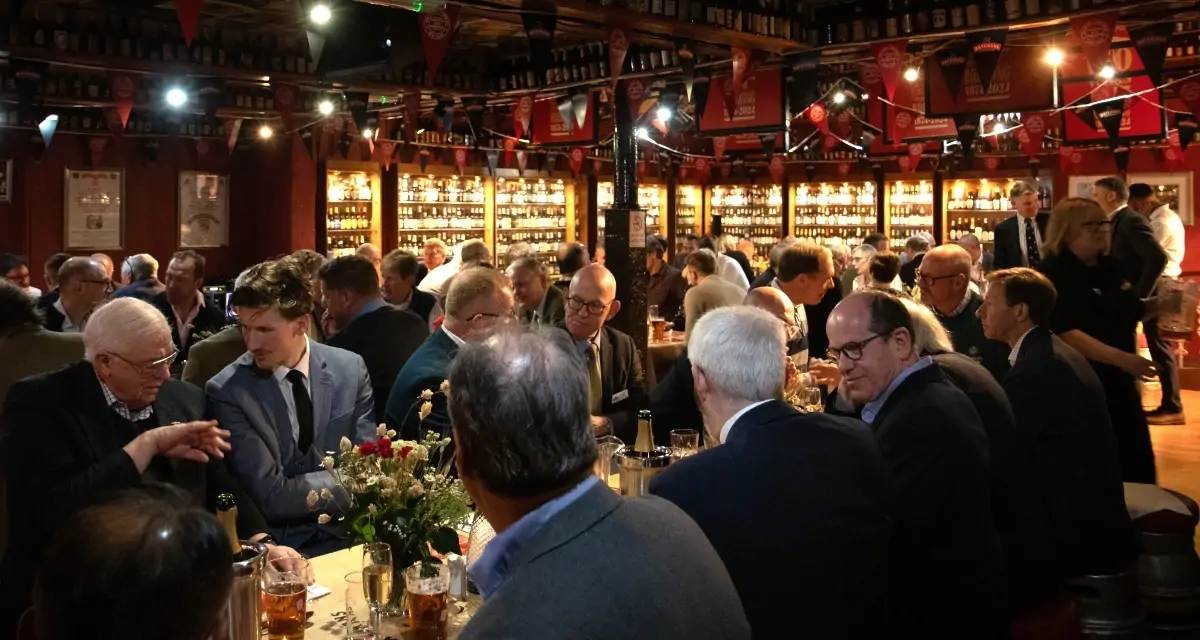 Batemans celebrate 150th anniversary with Brewers lunch - Guests enjoying a chat amongst themselves at the tables in between speeches.