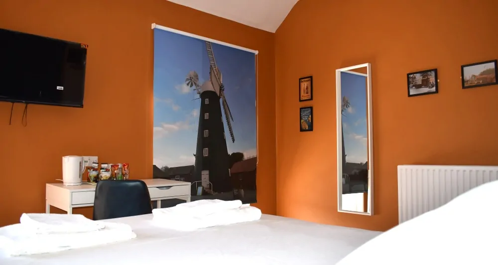 Batemans Pub - Bell Hotel, Burgh Le Marsh - Bedroom