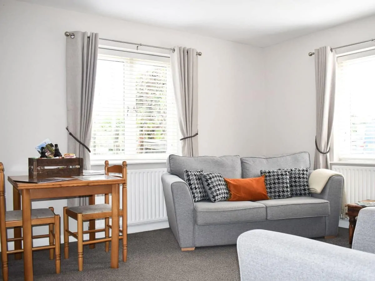 The Bell Hotel - Bell Cottages - Church Bell View - Living Room