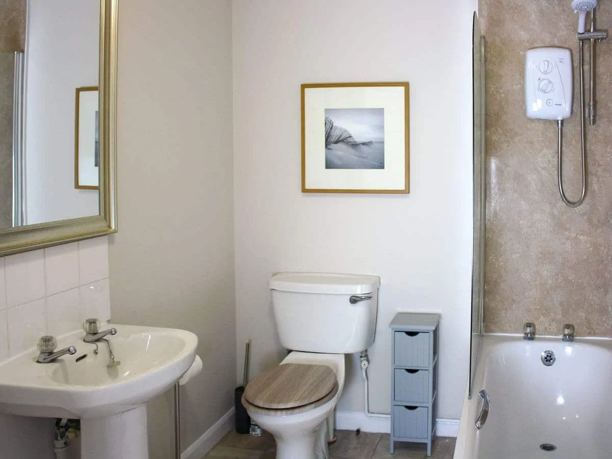 The Bell Hotel - Bell Cottages - Ring of Bells - Bathroom