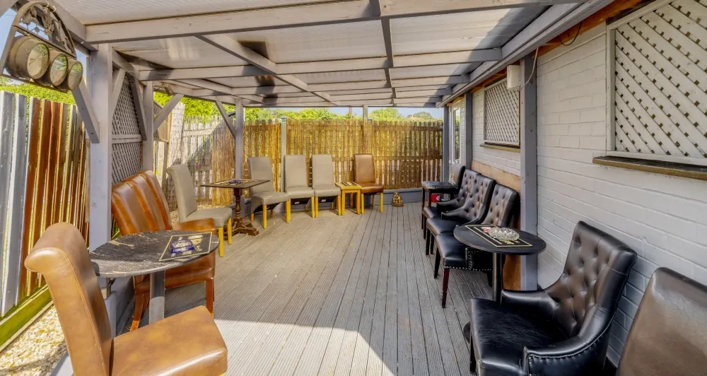 Batemans Pub - Carpenters Arms, Fiskerton - Exterior Seating Area