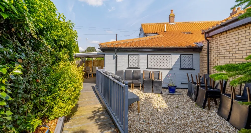 Batemans Pub - Carpenters Arms, Fiskerton - PV - Exterior Patio